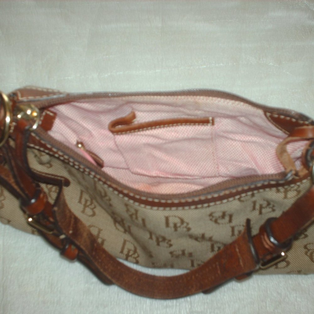 Lovely Dooney & Bourke purse - Picture 8 of 13